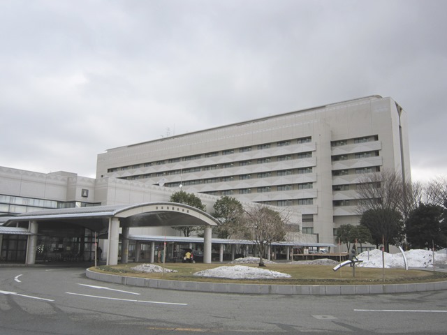 日本海総合病院の全景