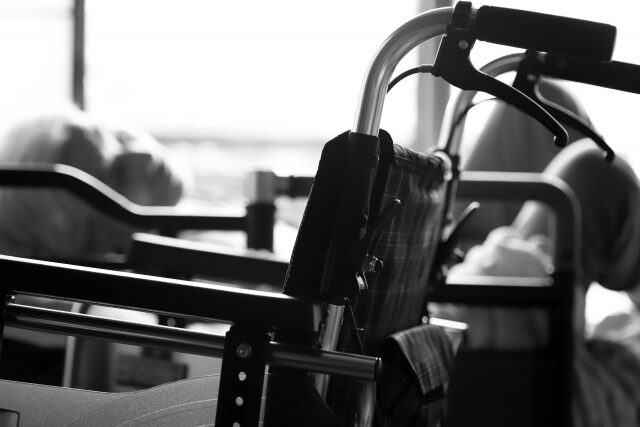 2025年12月-26年5月までの介護従事者の賃上げ補助事業、対象者や対象経費などのさらなる詳細を明示—厚労省